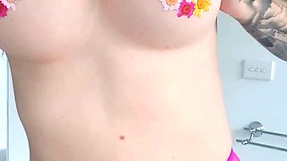 Big boob brunette masturbates on webcam