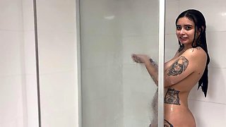 Big-Ass Lesbian Sucks While Bathing