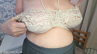 CAN AUNT JANE SEE YOUR COCK GROWING ALL BIG AND HARD