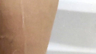 I Found Pretty Wet Girl in the Shower
